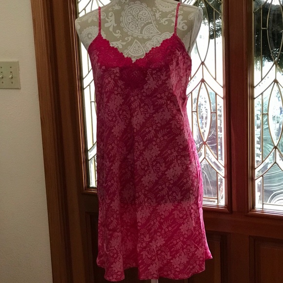 🌹❤️ SILK SLIP DRESS, NIGHT GOWN OR CHEMISE🎁 VTG BERRY PINK SZ SM-MED LIKE NEW - Picture 2 of 8